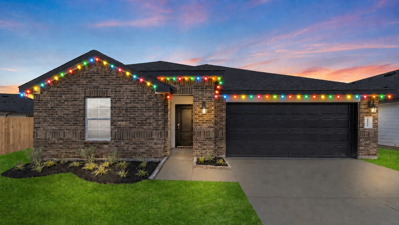 Home with multicolor C9 Christmas roofline lights